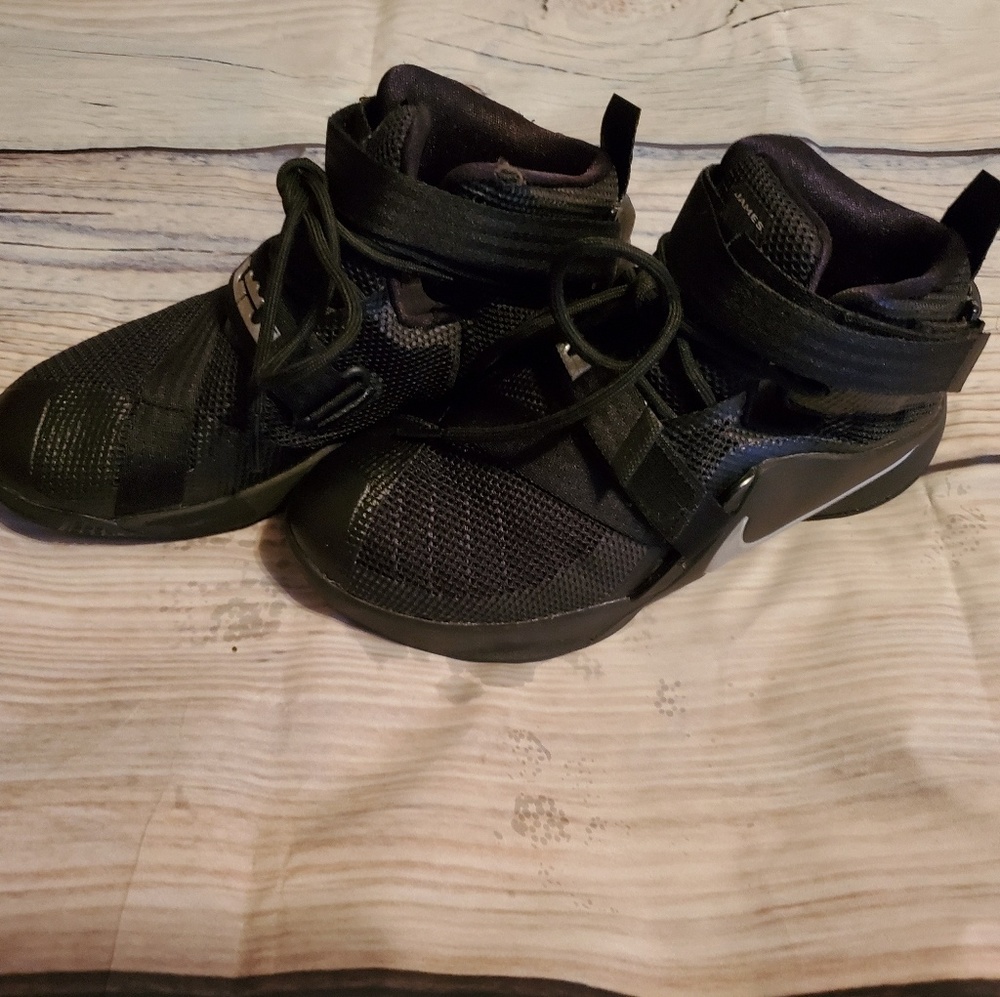 🏀 Lebron James Soldier 9 “Blackout”